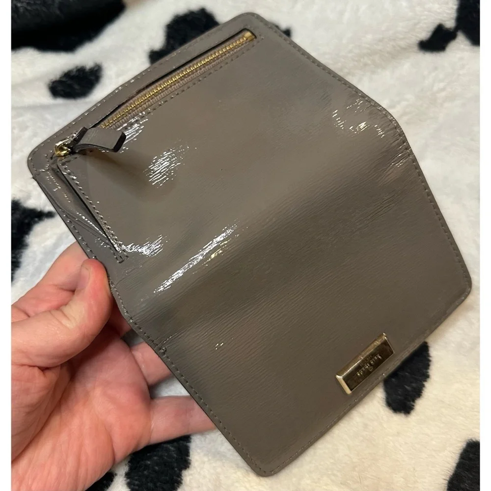 KATE SPADE Tellie Bixby Place Patent Leather‎ Bifold Wallet - Gray Dusk City